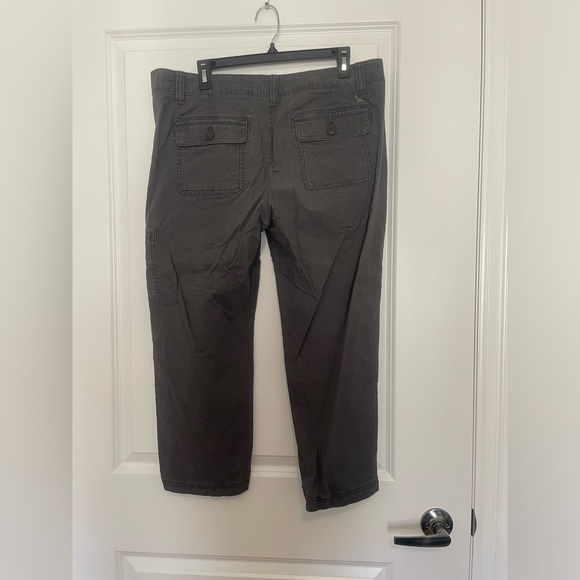 EDDIE BAUER cropped grey-washed cargo pants - Picture 2 of 9